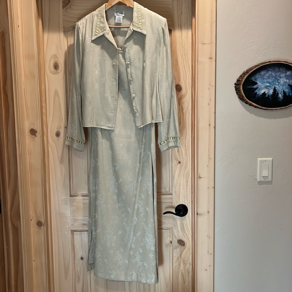 Women’s dress suit size 10